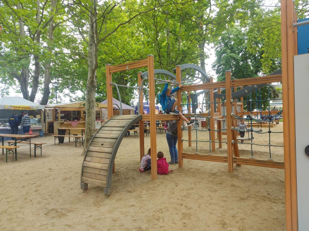 Tulipan Bungalow Camping Resort Gyenesdiás エクステリア 写真