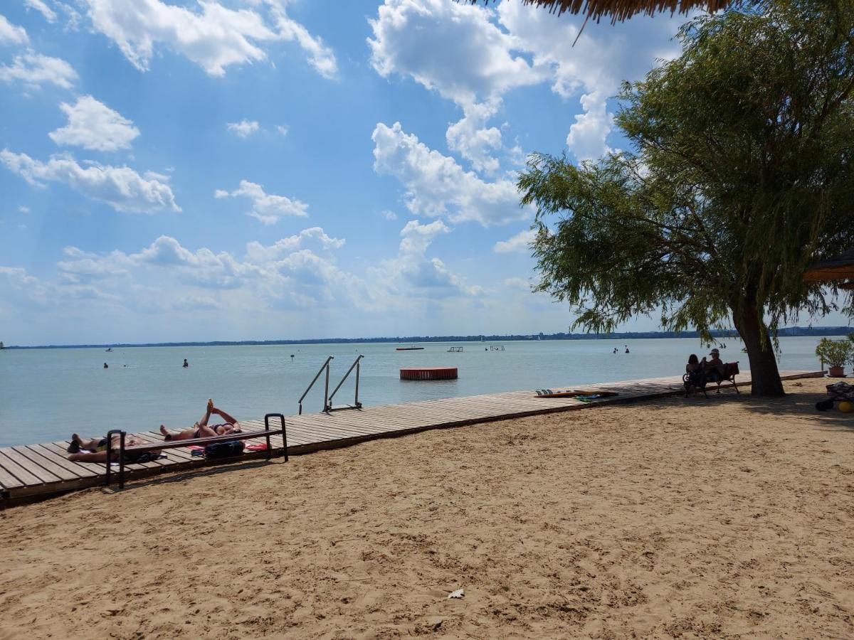 Tulipan Bungalow Camping Resort Gyenesdiás エクステリア 写真