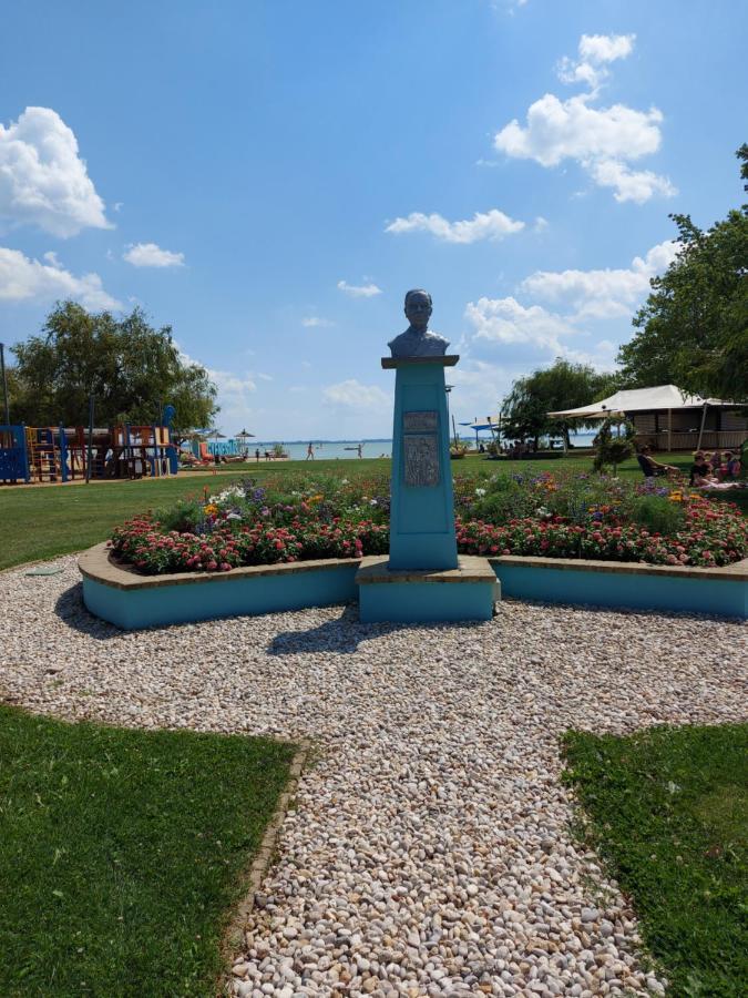 Tulipan Bungalow Camping Resort Gyenesdiás エクステリア 写真