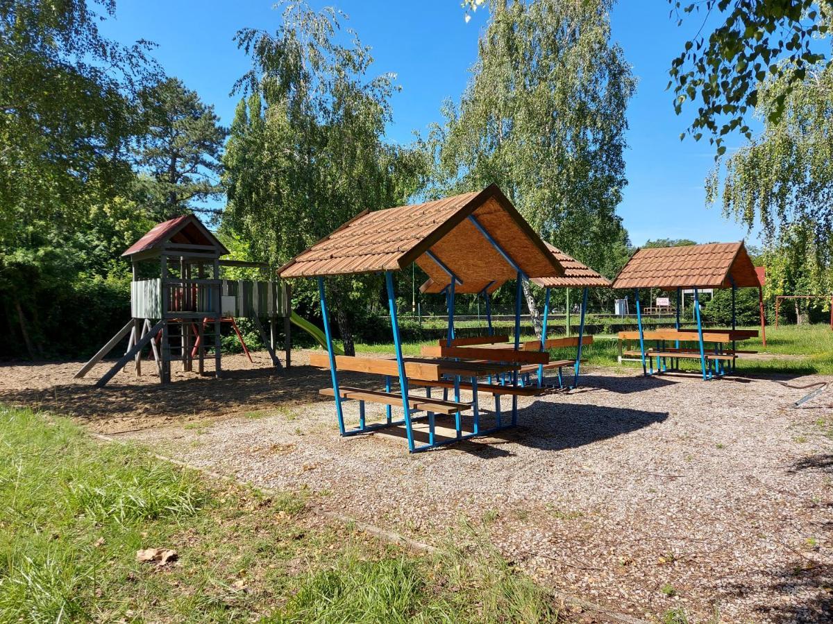Tulipan Bungalow Camping Resort Gyenesdiás エクステリア 写真