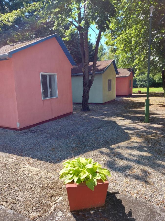 Tulipan Bungalow Camping Resort Gyenesdiás エクステリア 写真