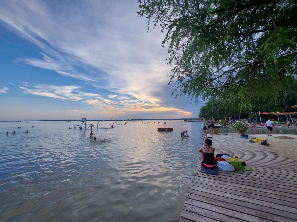 Tulipan Bungalow Camping Resort Gyenesdiás エクステリア 写真