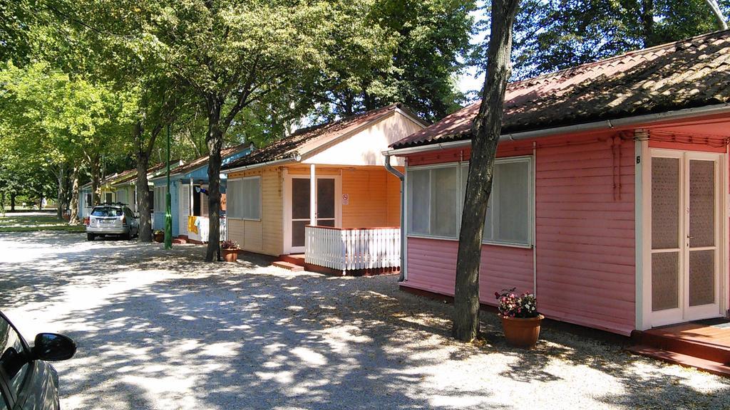 Tulipan Bungalow Camping Resort Gyenesdiás エクステリア 写真