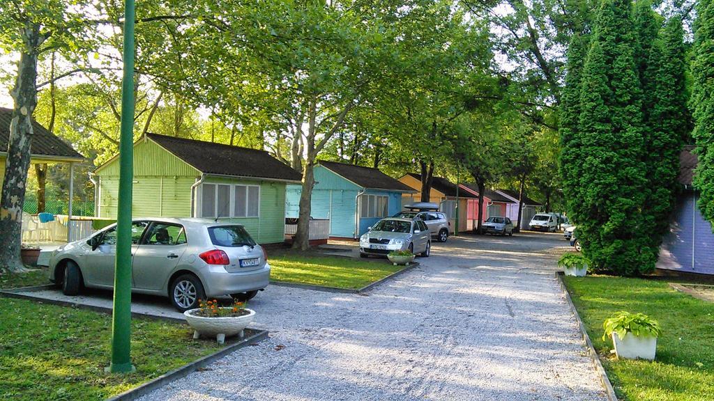 Tulipan Bungalow Camping Resort Gyenesdiás エクステリア 写真